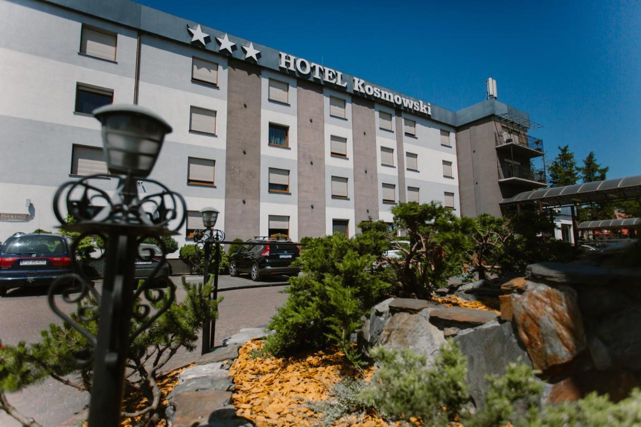 Hotel Kosmowski Września Exteriör bild