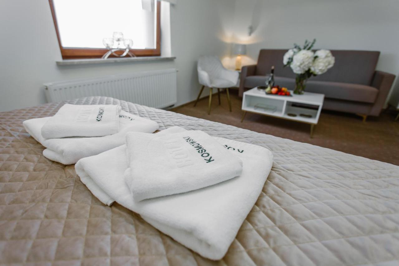 Hotel Kosmowski Września Exteriör bild